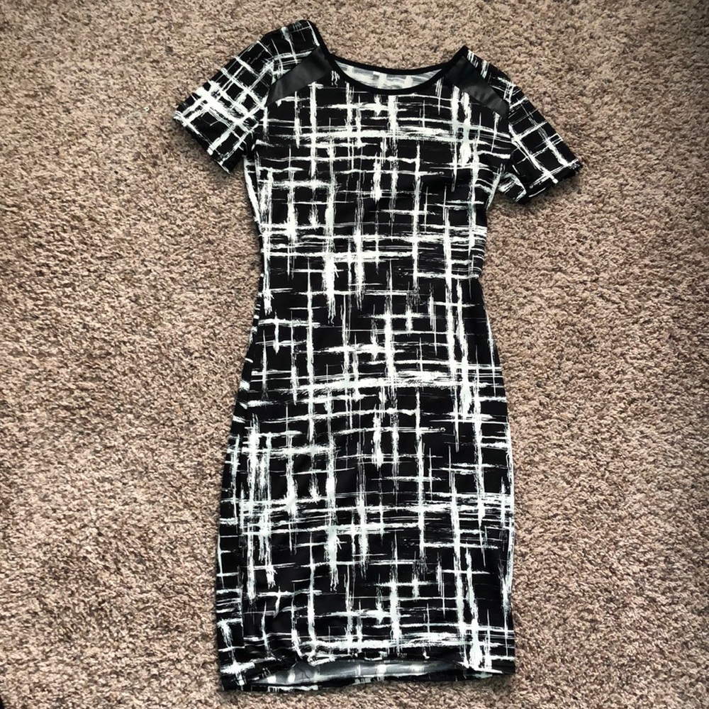 Black and white stretchy pencil dress